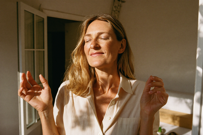 Peau et fermeté après 50 ans : collagène, protéines, mode de vie