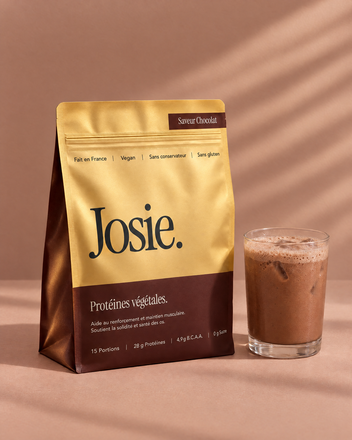 Josie Vegan Protein saveur chocolat et son shake glacé